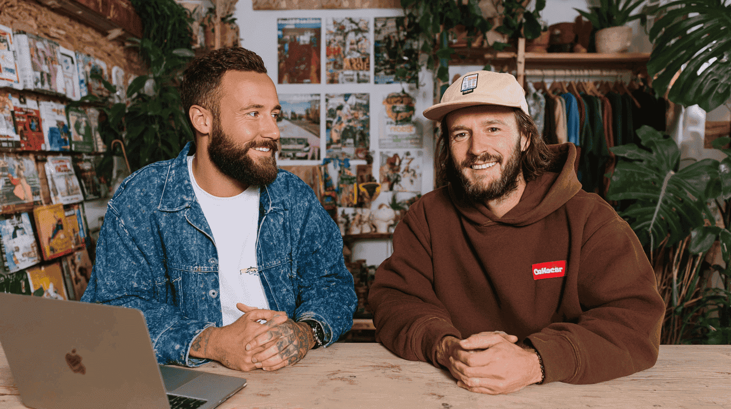 Artisans locaux qui discutent de leur communication digitale